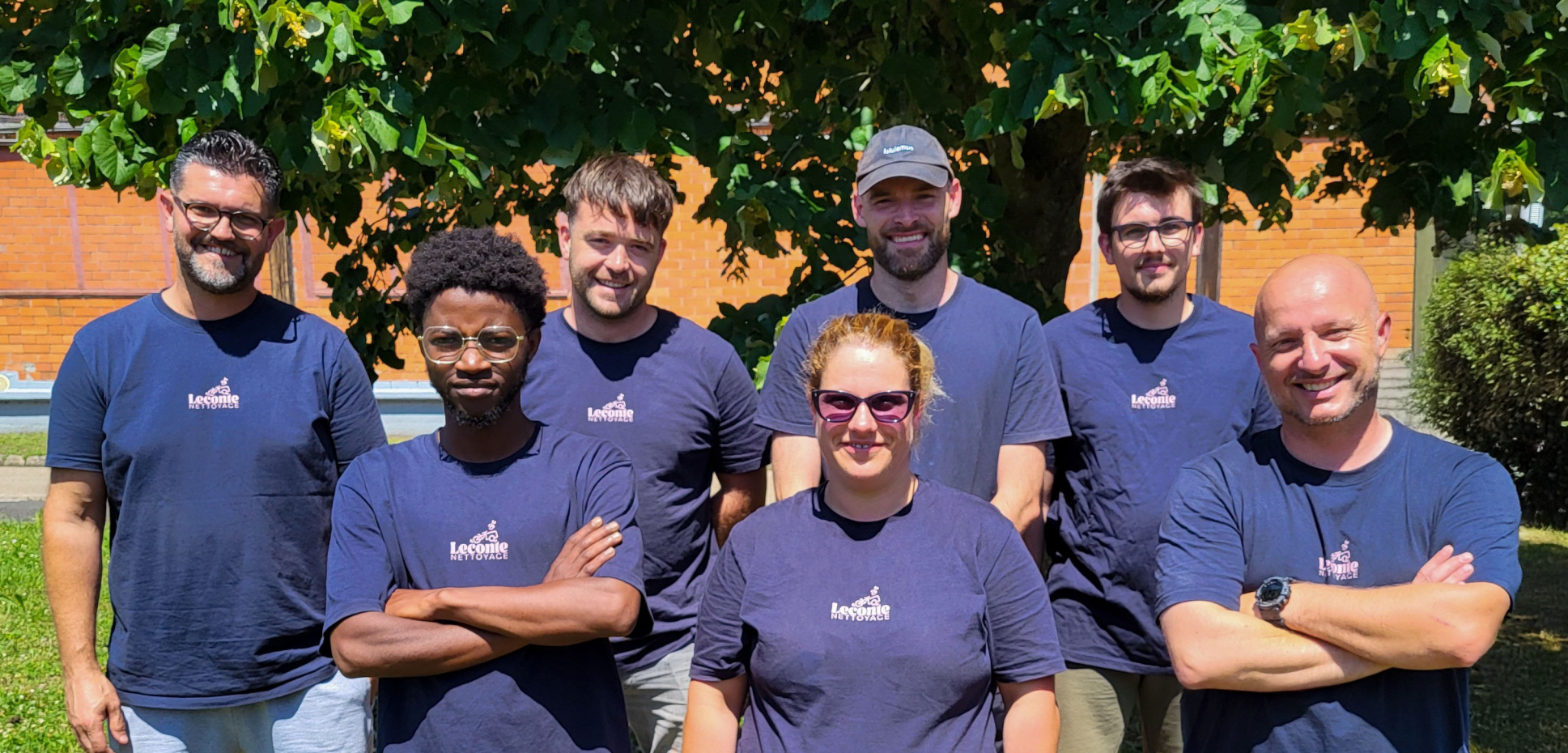 Photo de groupe des salariés de l’entreprise Leconte Nettoyage à Bordeaux.